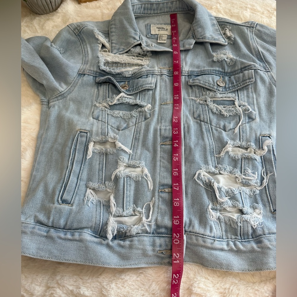 Forever 21 distressed denim jacket Size small - Picture 8 of 9